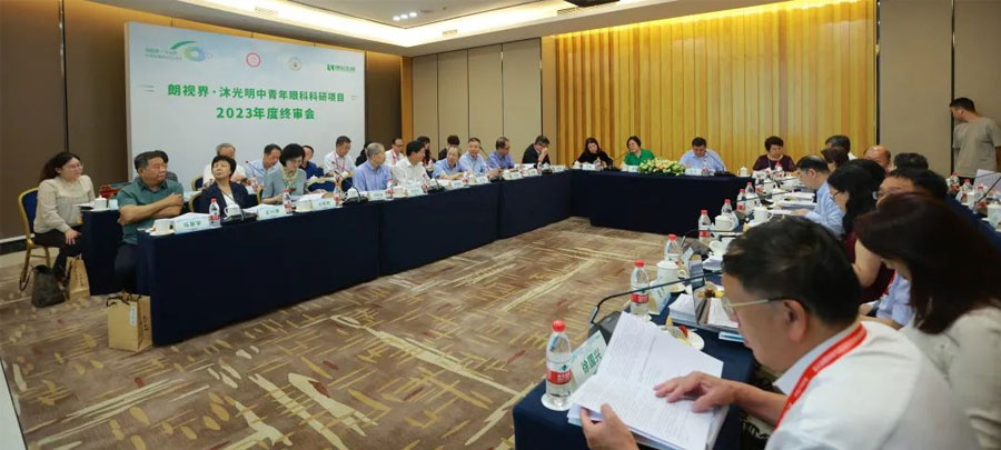 2023年8月3日，由白求恩公益基金會主辦的“朗視界&middot;沐光明中青年眼科科研項目”2023年度項目終審會，在重慶順利召開。